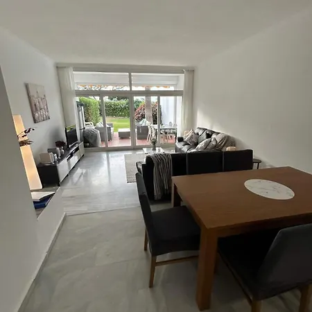 Hébergement de vacances Townhouse Near Puerto Banus-heated Pool *