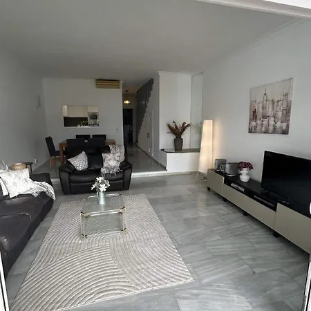 Townhouse Near Puerto Banus-heated Pool Hébergement de vacances *