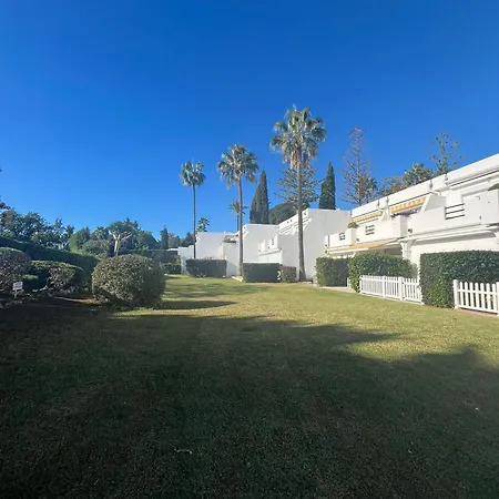 Hébergement de vacances Townhouse Near Puerto Banus-heated Pool