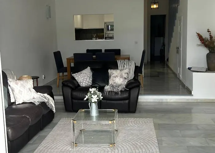 Townhouse Near Puerto Banus-heated Pool Hébergement de vacances *