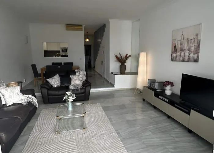 Townhouse Near Puerto Banus-heated Pool Hébergement de vacances *